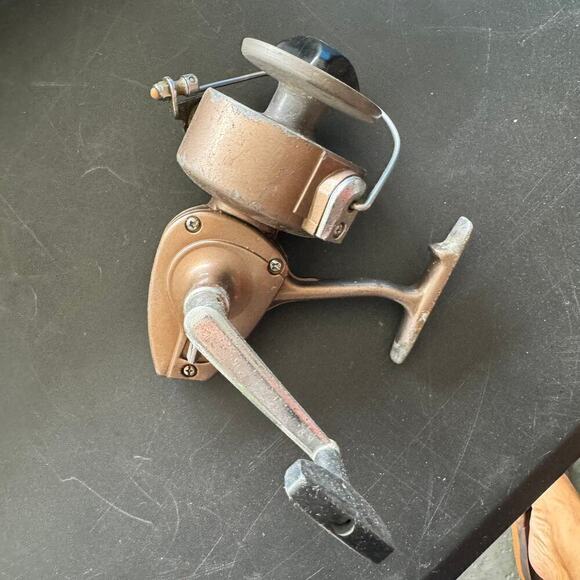 Vintage Daiwa 406 Spinning Fishing Reel Freshwater Saltwater - Picture 2 of 5
